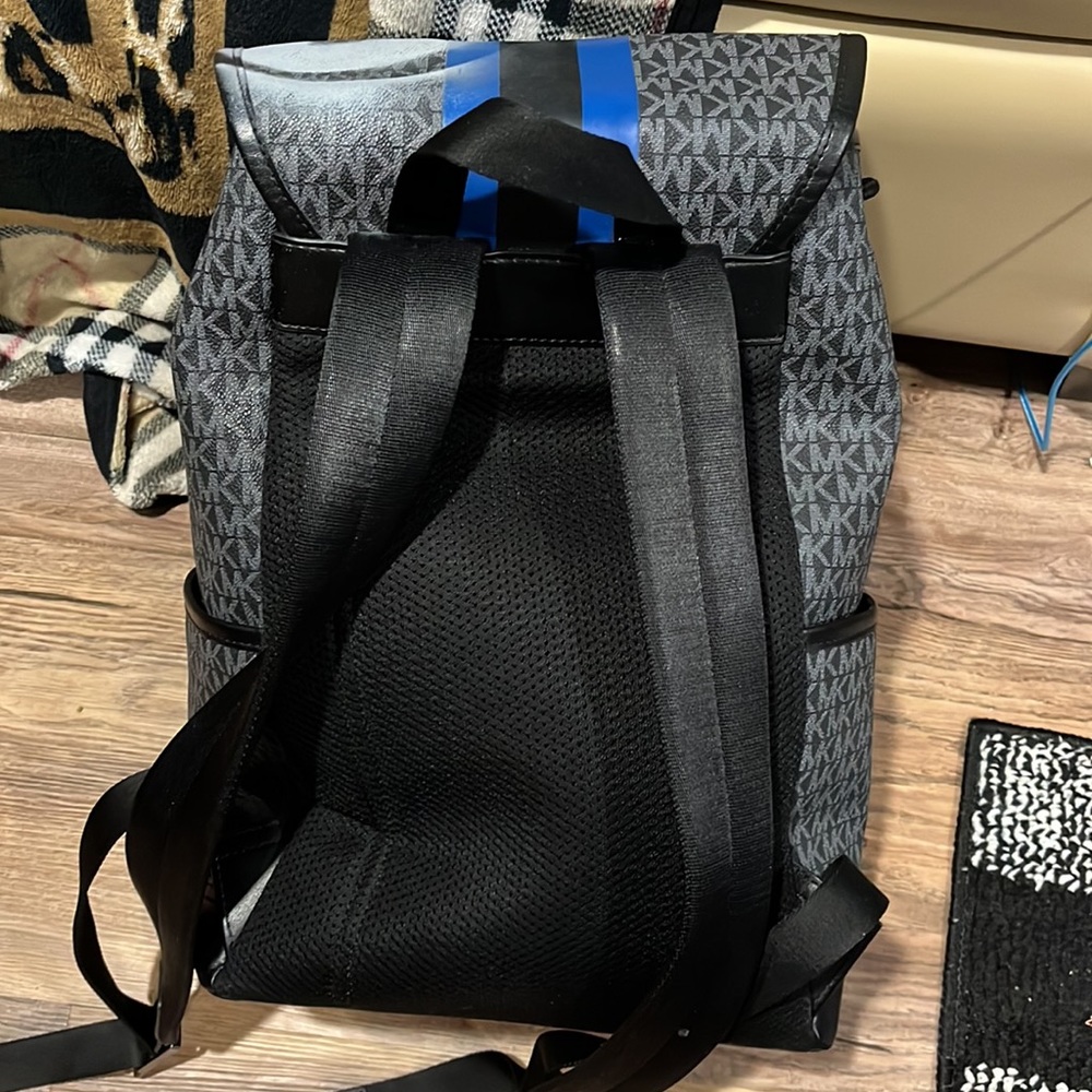 NWOT Michael Kors, men’s cooper rucksack rare edition “Fire & ice” collection - Picture 4 of 5